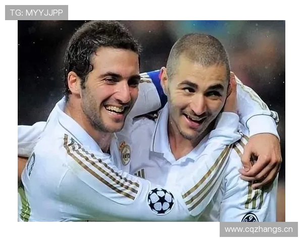 本泽马 vs 哲科：终结效率与战术角色差异